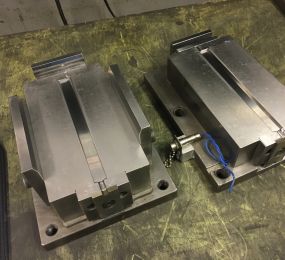 Simple injection moulding die : Click Here To View Larger Image